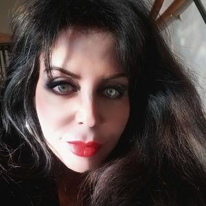 Meet your Posher, Christine